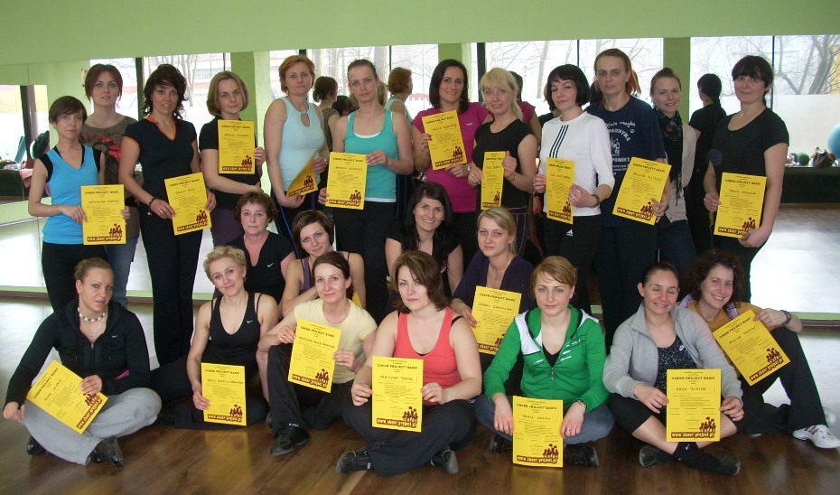 kobiety z certyfikatami na instruktora cheerleaders