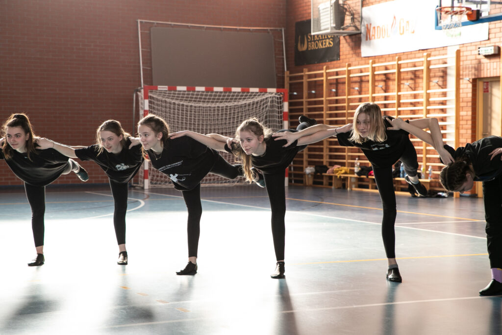 warsztaty szkoleniowe z podnoszeń tanecznych w Lesznie, rozgrzewka